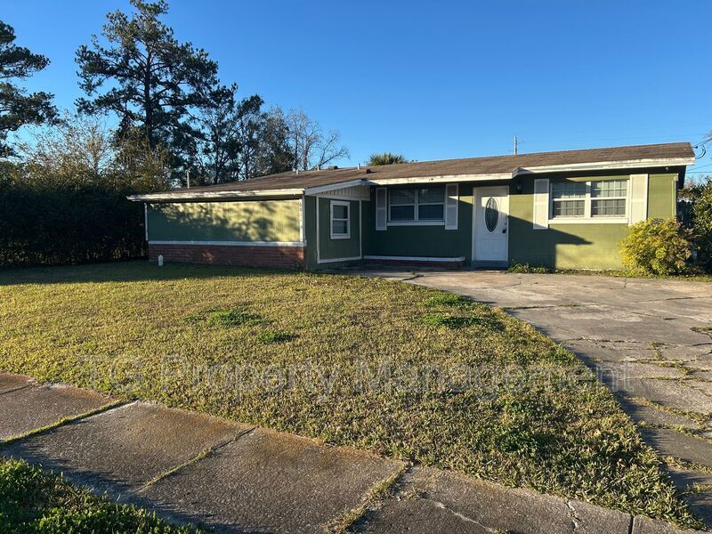 6611 Pinocchio Dr in Jacksonville, FL - Building Photo
