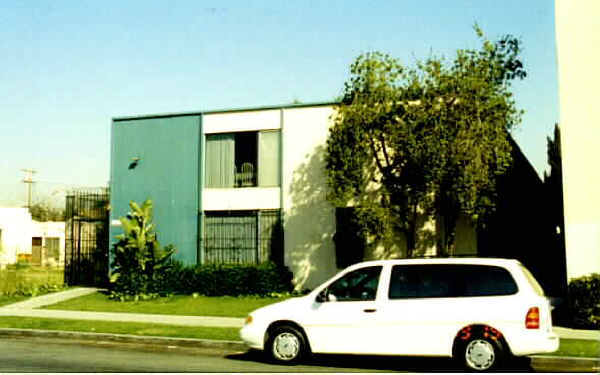 1440 Elm Ave in Long Beach, CA - Foto de edificio - Building Photo