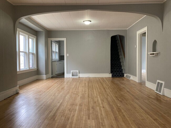 property at 727 Washington Memorial Dr