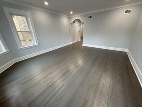 2827 W Lunt Ave in Chicago, IL - Building Photo - Building Photo