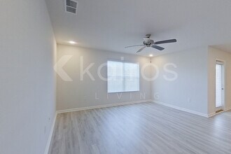 130 Metalmark Dr in Pensacola, FL - Foto de edificio - Building Photo