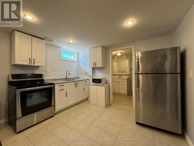 14 Rendale Ave in St Catharines, ON - Building Photo - Building Photo