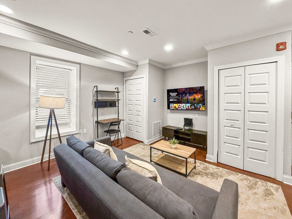 606 S 2nd St in Philadelphia, PA - Building Photo