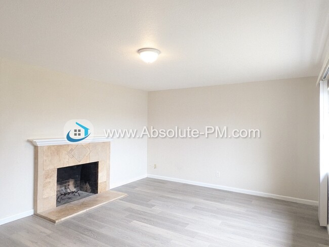 7640 Walsh Way in Sacramento, CA - Building Photo - Building Photo