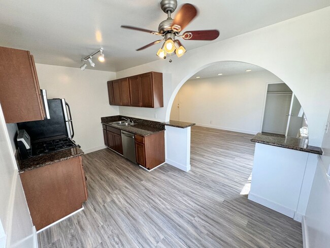 3631 Midvale Ave, Unit 8