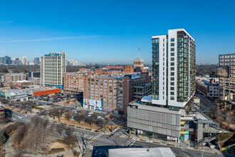 Signal House in Atlanta, GA - Foto de edificio - Building Photo