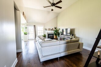 613 Hollow Crst in Clarksville, TN - Building Photo - Building Photo