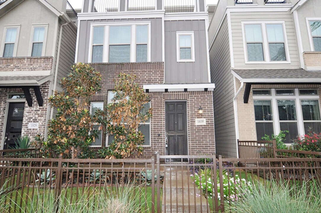 1035 Tea Olive Ln in Dallas, TX - Building Photo