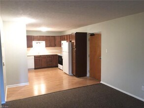 4376 Darrow Rd-Unit -1 in Stow, OH - Building Photo - Building Photo