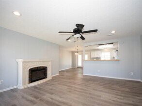 320 Holiday St in Tomball, TX - Building Photo - Building Photo