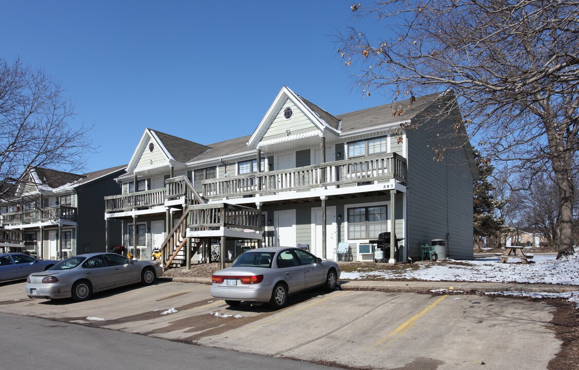 585 N Somerset Ter in Olathe, KS - Foto de edificio
