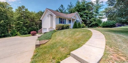 19 Double Brook Dr in Weaverville, NC - Building Photo - Building Photo