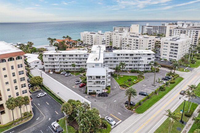 South Palm Residence in Palm Beach, FL - Building Photo - Building Photo