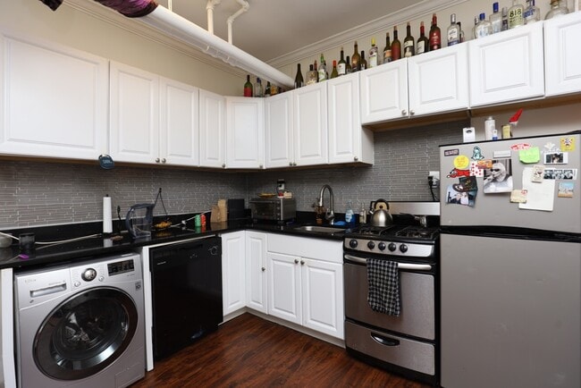 2120 N Dayton St, Unit J08P