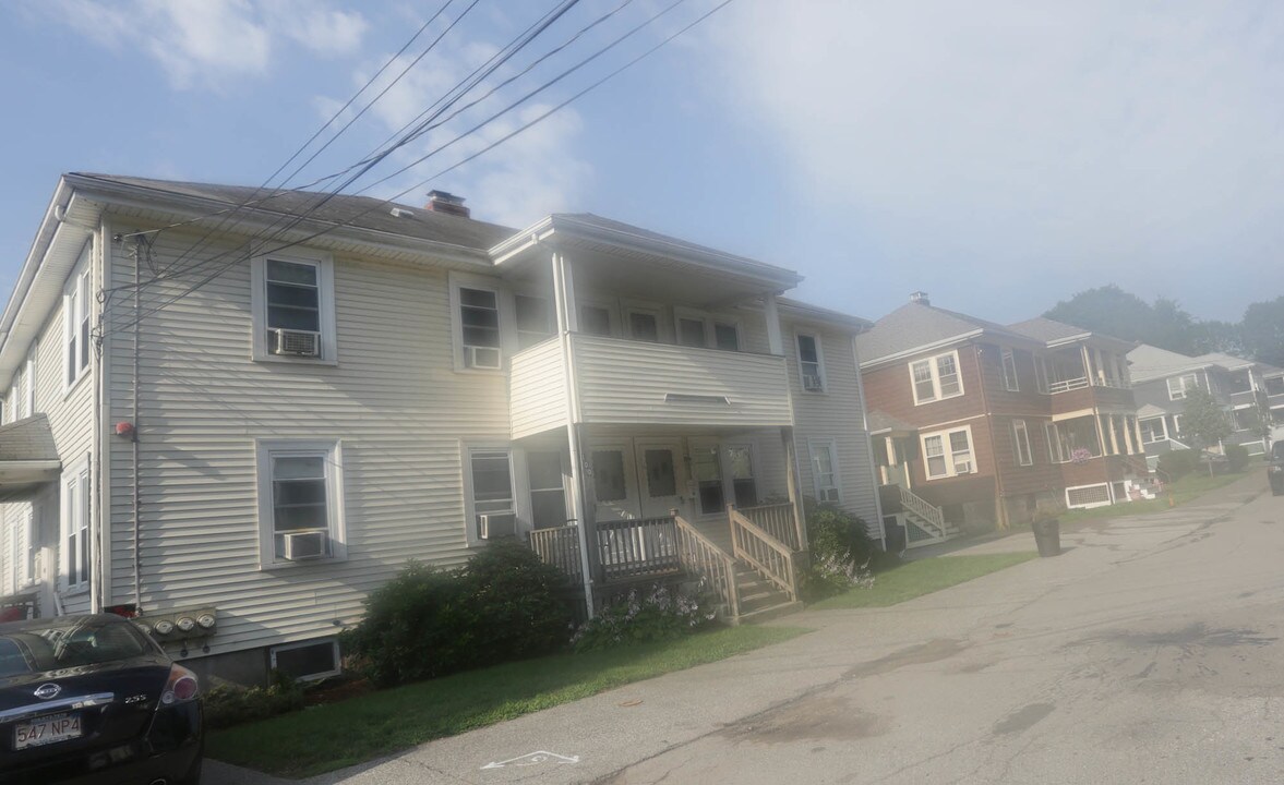 100-102 Overland Rd in Waltham, MA - Foto de edificio
