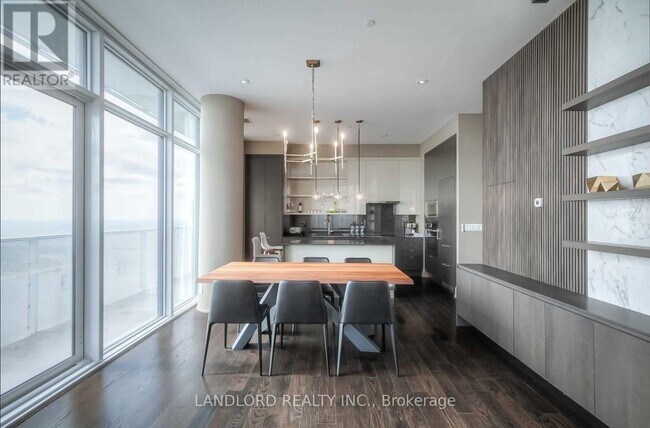 88 Harbour St in Toronto, ON - Building Photo - Building Photo