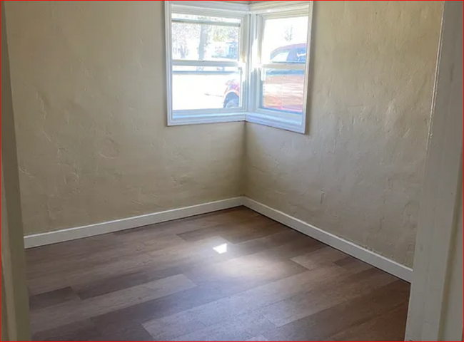 3305 Sterrettania Rd in Erie, PA - Foto de edificio - Building Photo