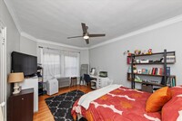 2344 W Addison St, Unit 2F in Chicago, IL - Building Photo - Building Photo