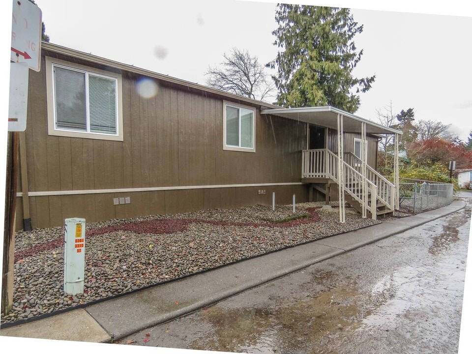 11635 Bunting Ln NE in Aurora, OR - Foto de edificio