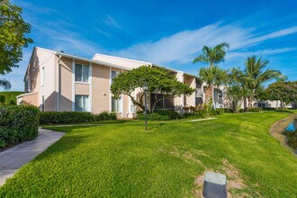 13870 Oneida Dr in Delray Beach, FL - Building Photo - Building Photo