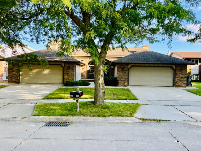 property at 801 W Ridgeview Dr