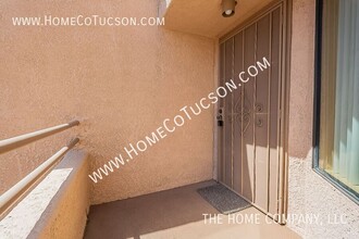 5675 N Camino Esplendora in Tucson, AZ - Foto de edificio - Building Photo