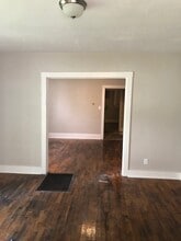 209 Old Mill Rd in Newton, KS - Building Photo - Building Photo