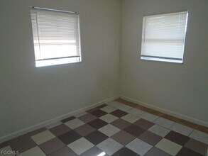 5522 Second Ave in Ft. Myers, FL - Foto de edificio - Building Photo