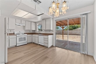 4705 E Washington Ave in Las Vegas, NV - Building Photo - Building Photo