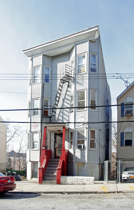 153 Stanley Pl in Yonkers, NY - Building Photo