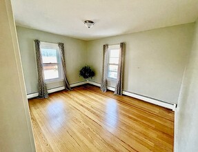 276 Broad St in Killingly, CT - Building Photo - Building Photo