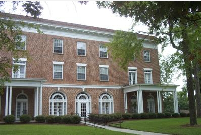 Colonial Lodge in Warrenton, NC - Building Photo