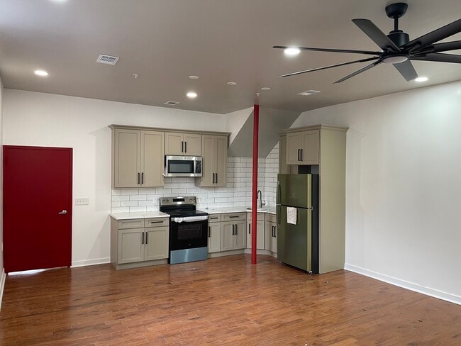 711 Chew St in Allentown, PA - Foto de edificio - Building Photo