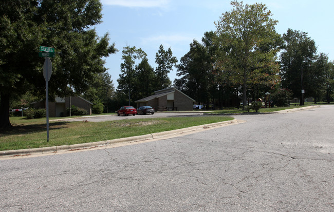 400-426 Silver St in Zebulon, NC - Building Photo - Building Photo