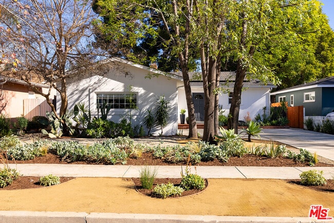 5812 Bevis Ave in Los Angeles, CA - Building Photo - Building Photo