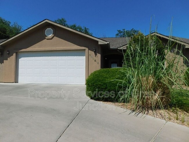 property at 3006 1/2 Oakwood Dr