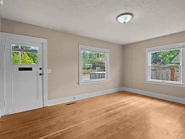 8316 SE Raymond Ct in Portland, OR - Building Photo - Building Photo