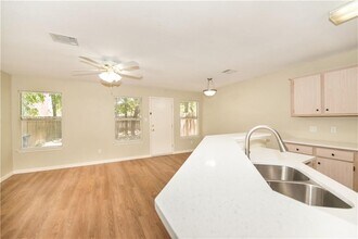 9710 Sugar Hill Dr in Austin, TX - Building Photo - Building Photo