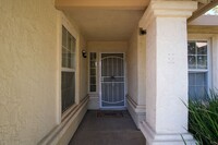 1035 Cardinal Dr in Merced, CA - Foto de edificio - Building Photo