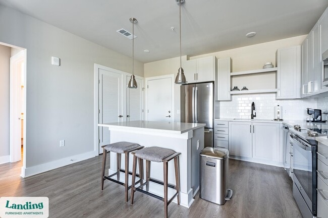 300 E Broad St, Unit 322 in Savannah, GA - Foto de edificio - Building Photo