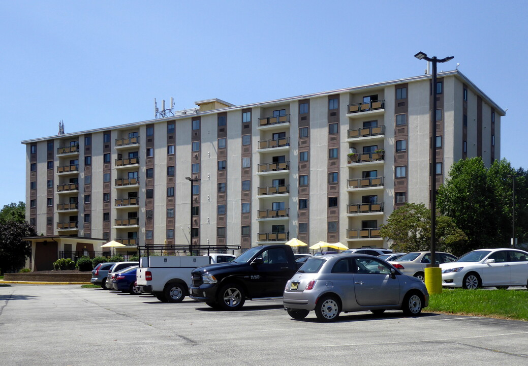 Towers of Valley Run in Wilmington, DE - Building Photo