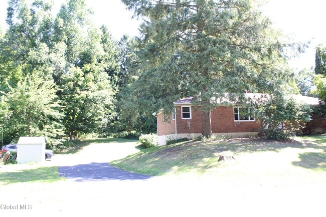 8 Zelenke Dr in Wynantskill, NY - Building Photo - Building Photo