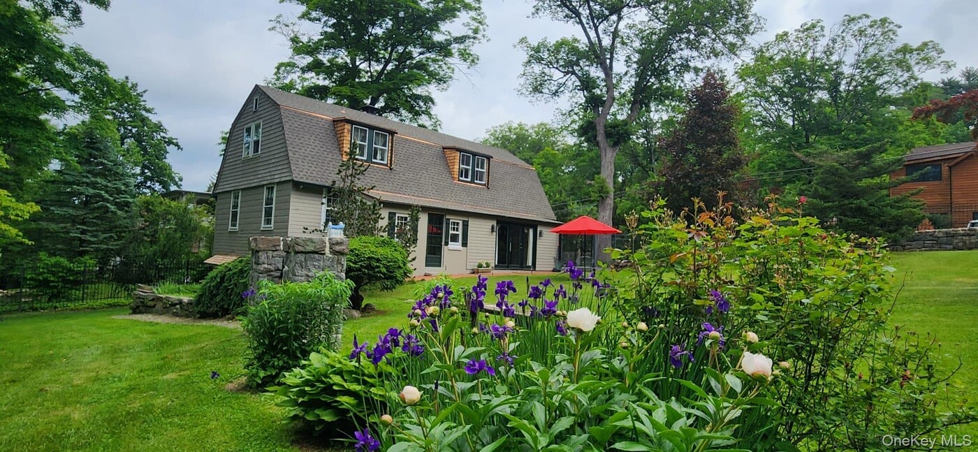 72 Clubhouse Rd in Tuxedo, NY - Building Photo