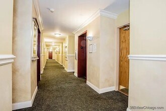 4600 N Cumberland Ave, Unit 513 in Chicago, IL - Foto de edificio - Building Photo