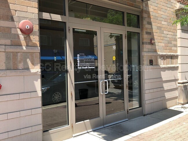 10 S Dunton Ave in Arlington Heights, IL - Foto de edificio - Building Photo