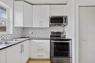 3100 Coral Springs Dr in Coral Springs, FL - Building Photo - Building Photo