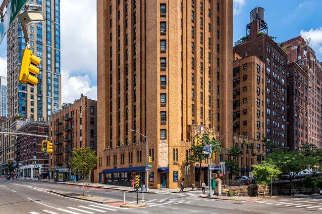 Silver Suites Residences at Beekman Tower in New York, NY - Foto de edificio - Building Photo