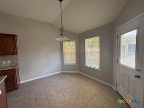 111 Hackamore Ln in Victoria, TX - Building Photo - Building Photo