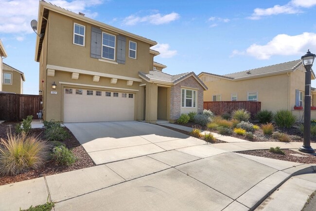 1921 Earl Ct in Woodland, CA - Building Photo - Building Photo