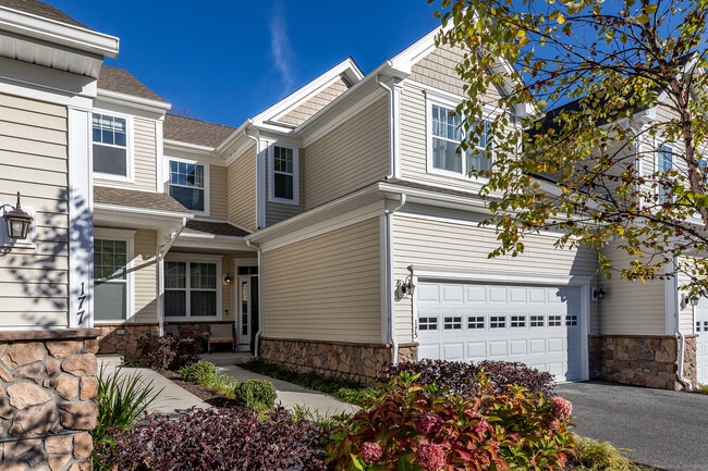 175 Ridgewood Dr in Middlebury, CT - Building Photo - Building Photo